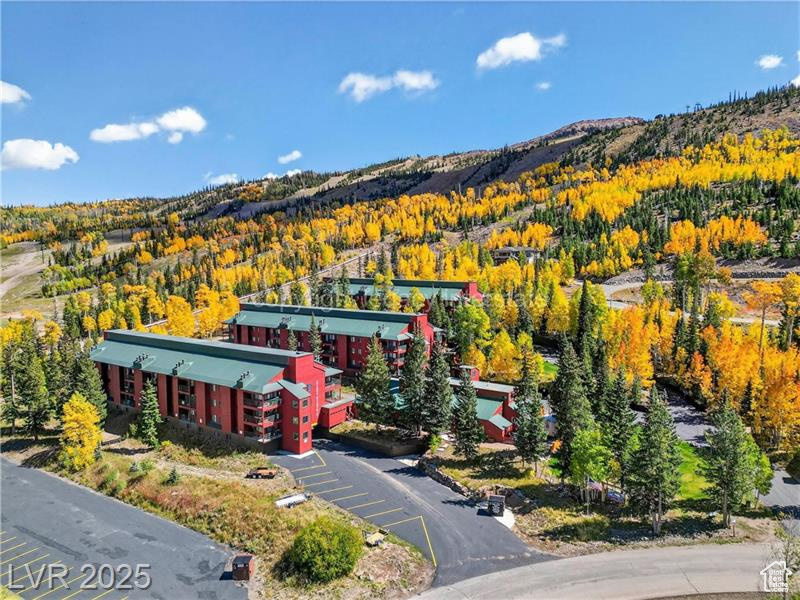 GIANT STEPS CONDOMINIUMS - Residential