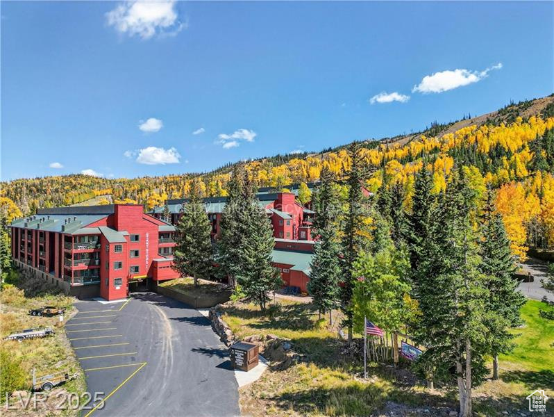 GIANT STEPS CONDOMINIUMS - Residential