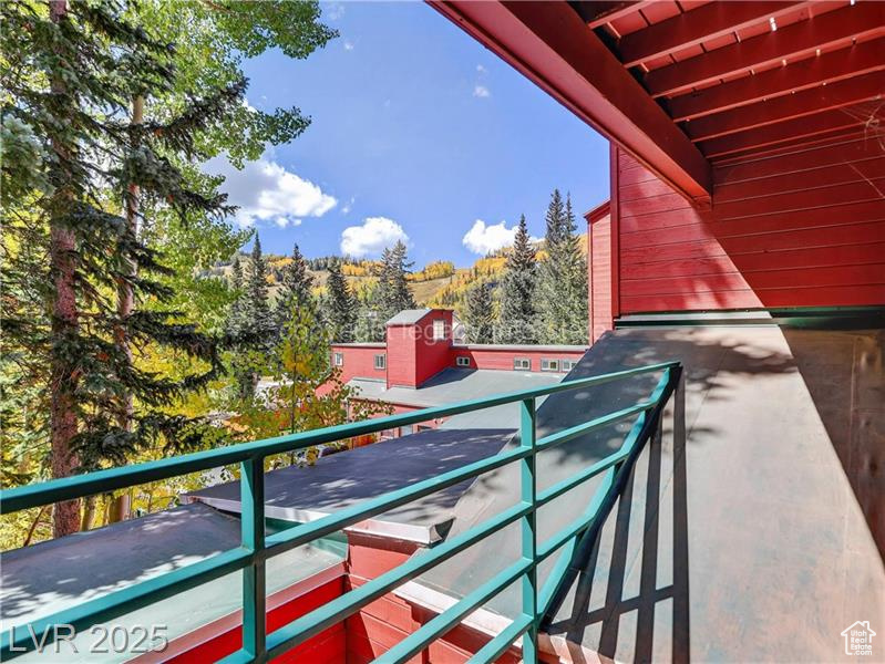GIANT STEPS CONDOMINIUMS - Residential