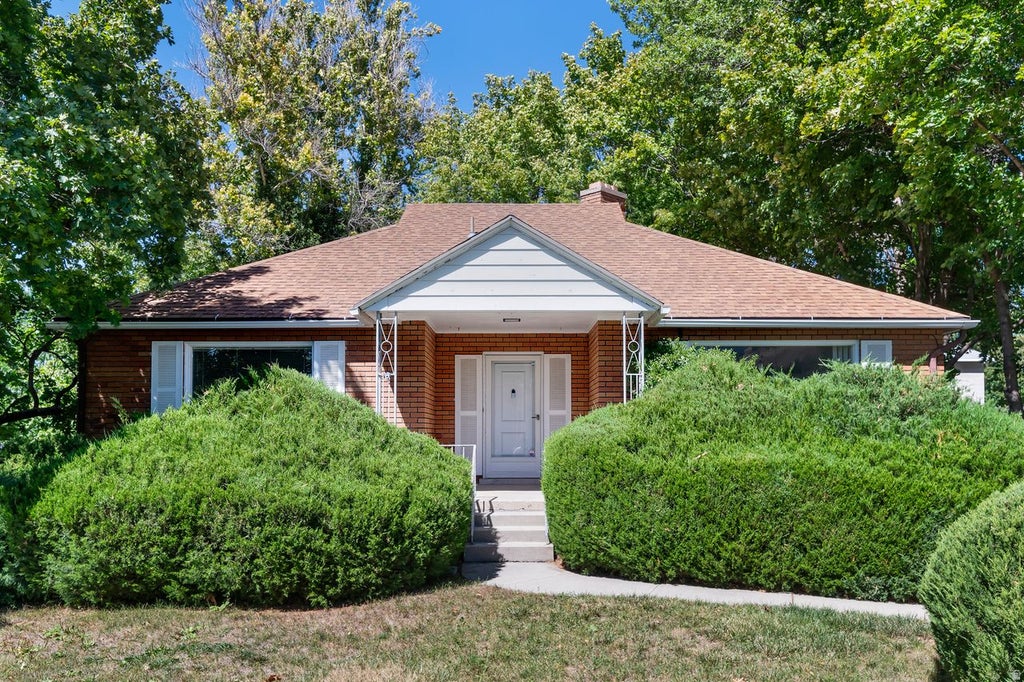 Photo of 2657 E VALLEY AVE, Holladay, UT 84117 (MLS # 2183683)
