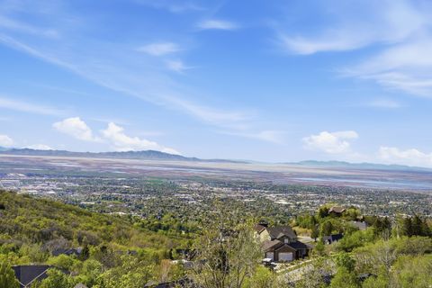 Tiny photo for 2806 S MAPLE COVE DR, Bountiful, UT 84010 (MLS # 2150498)