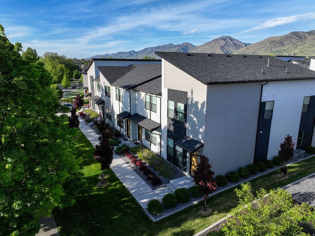 Photo of 220 N SPRING CREEK PKWY, Providence, UT 84332 (MLS # 2157175)