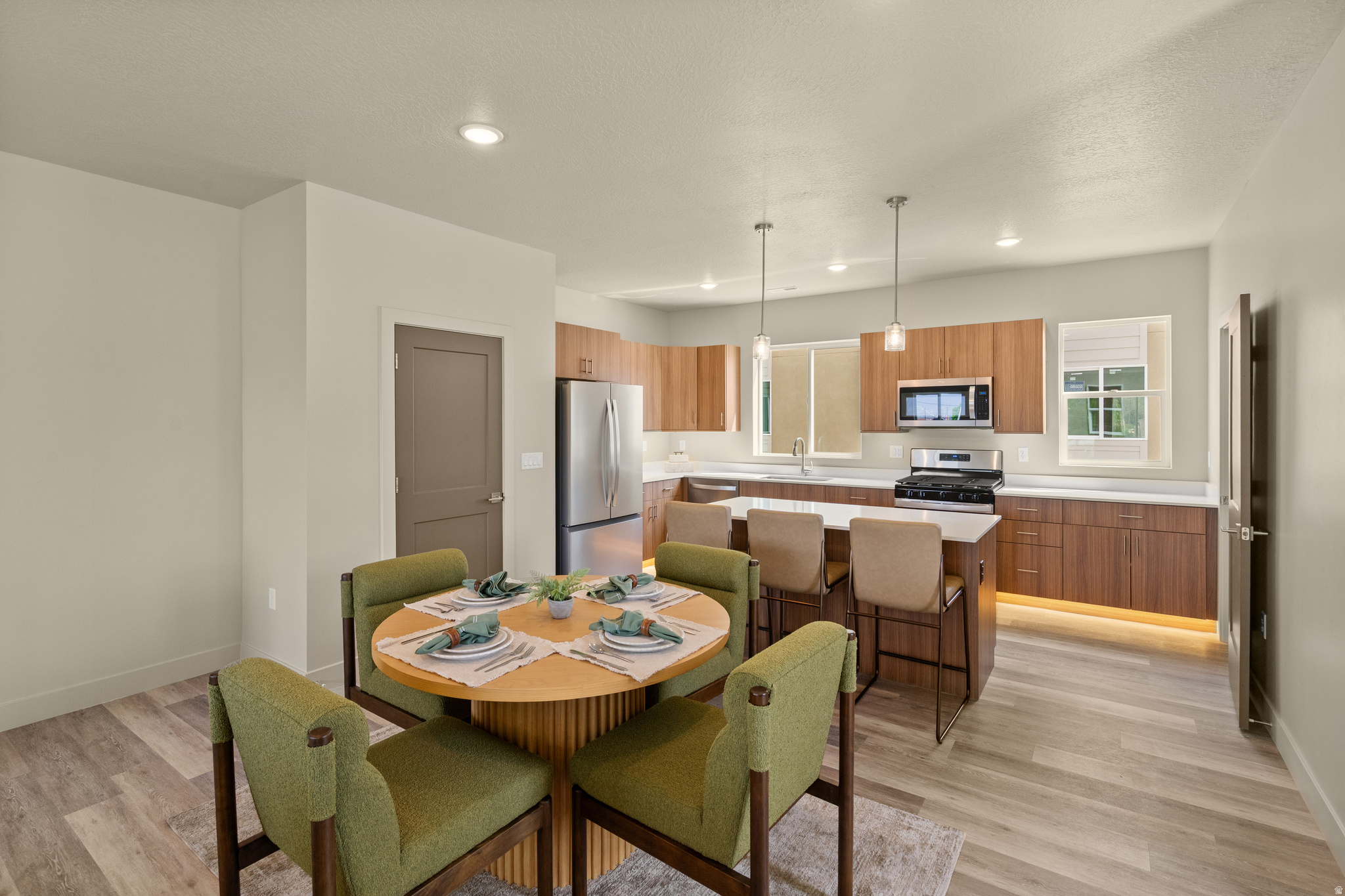 LATITUDE 40 - Residential