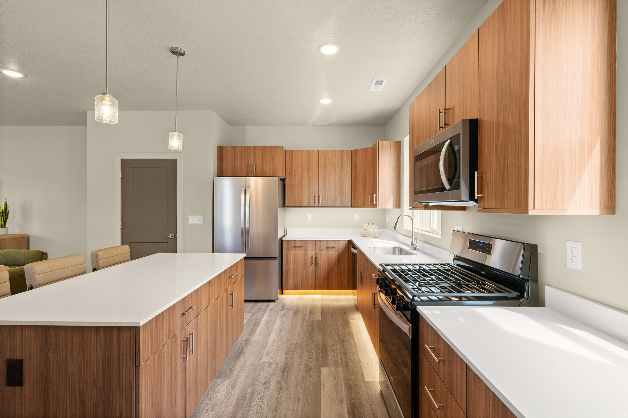 LATITUDE 40 - Residential