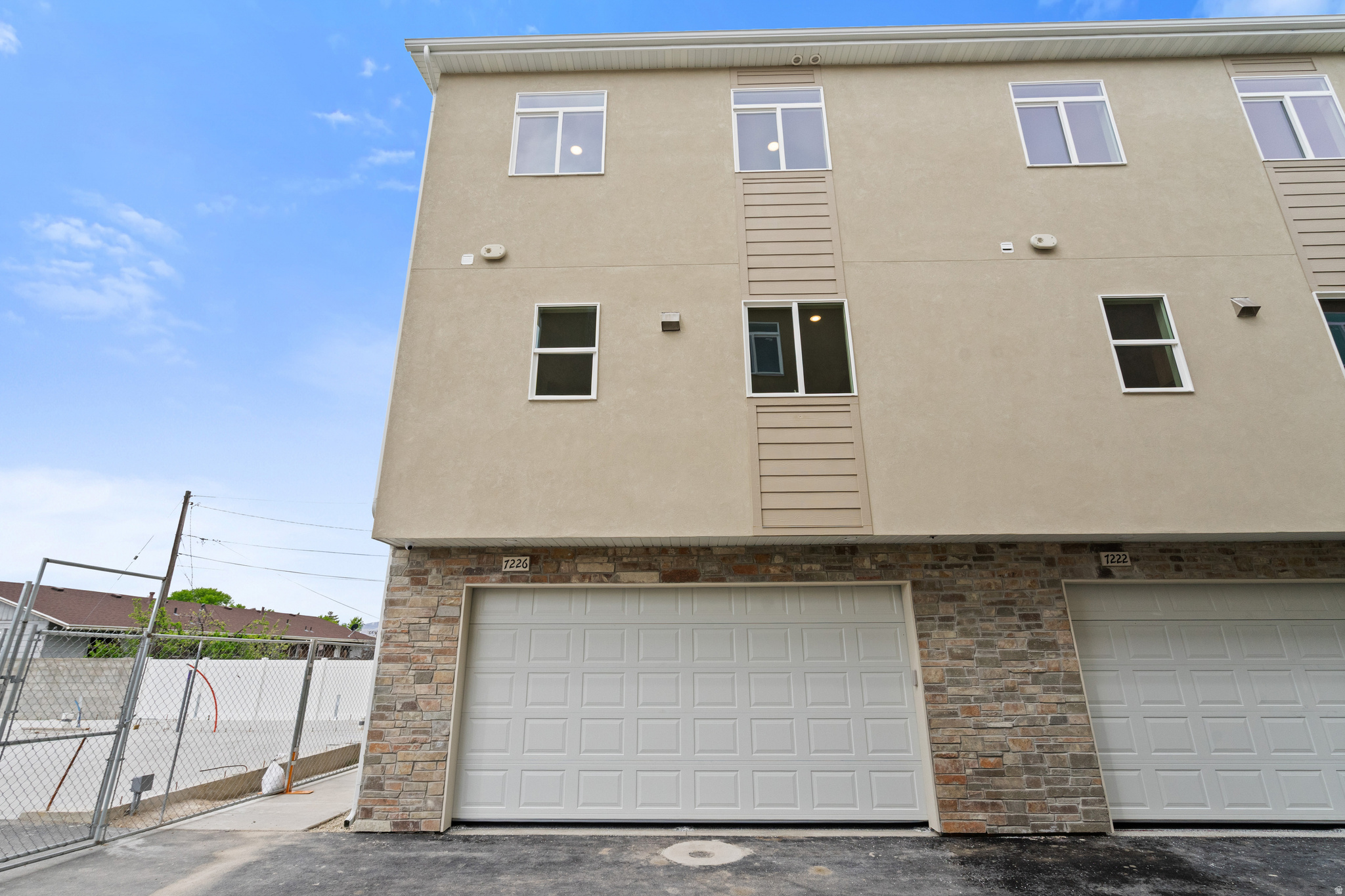 LATITUDE 40 - Residential