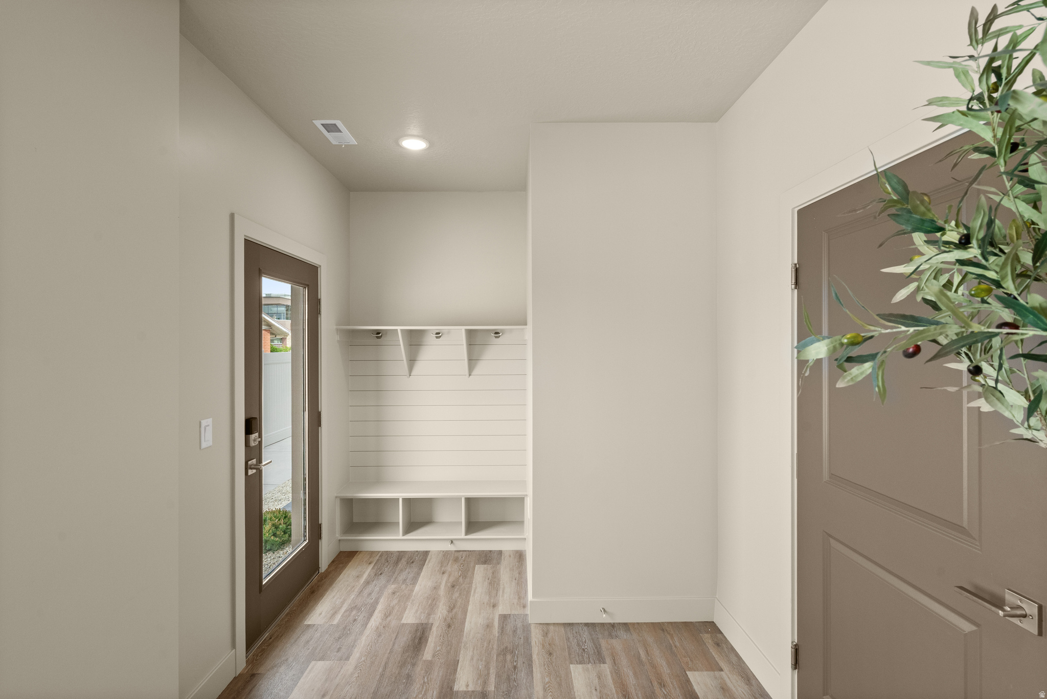 LATITUDE 40 - Residential