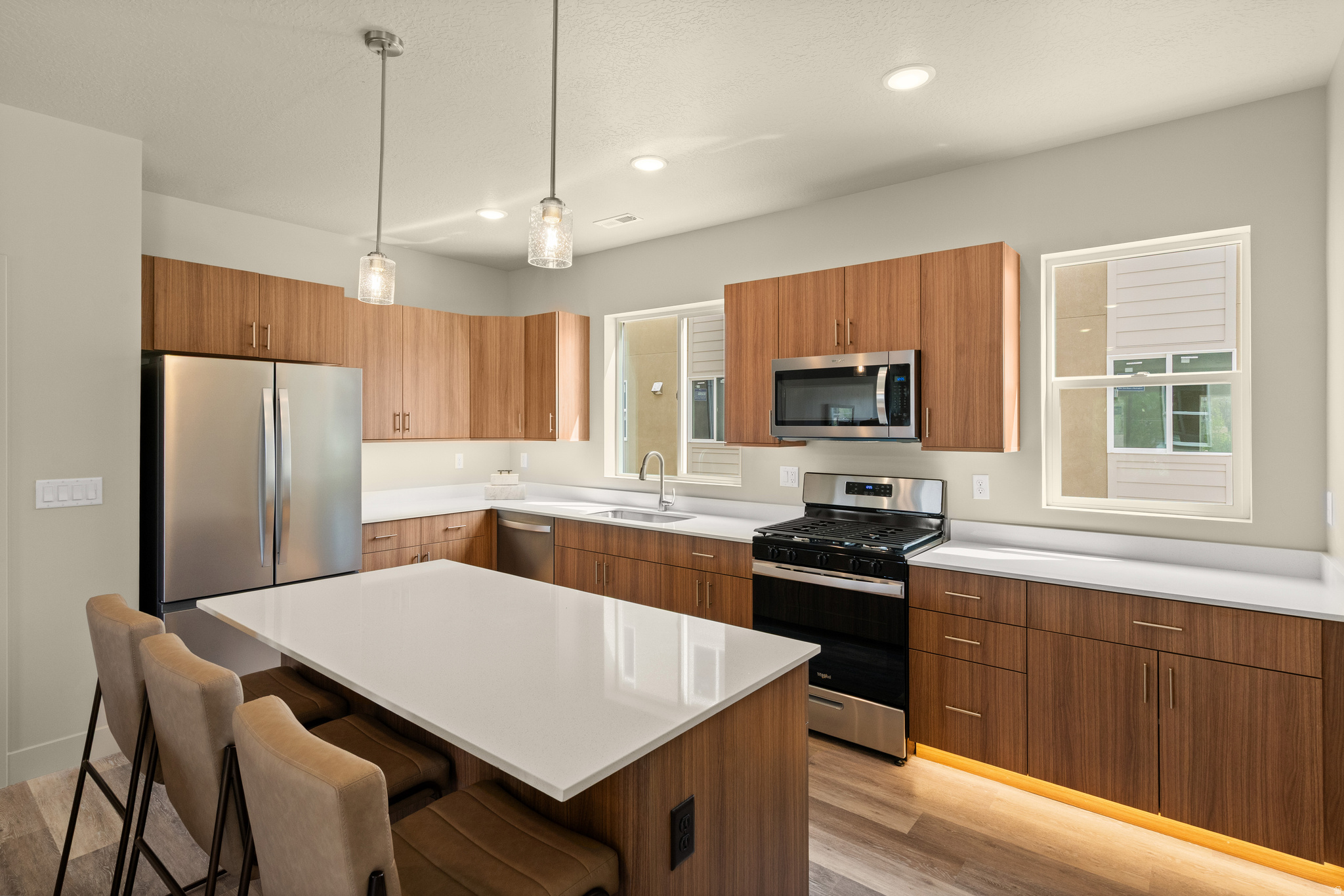 LATITUDE 40 - Residential