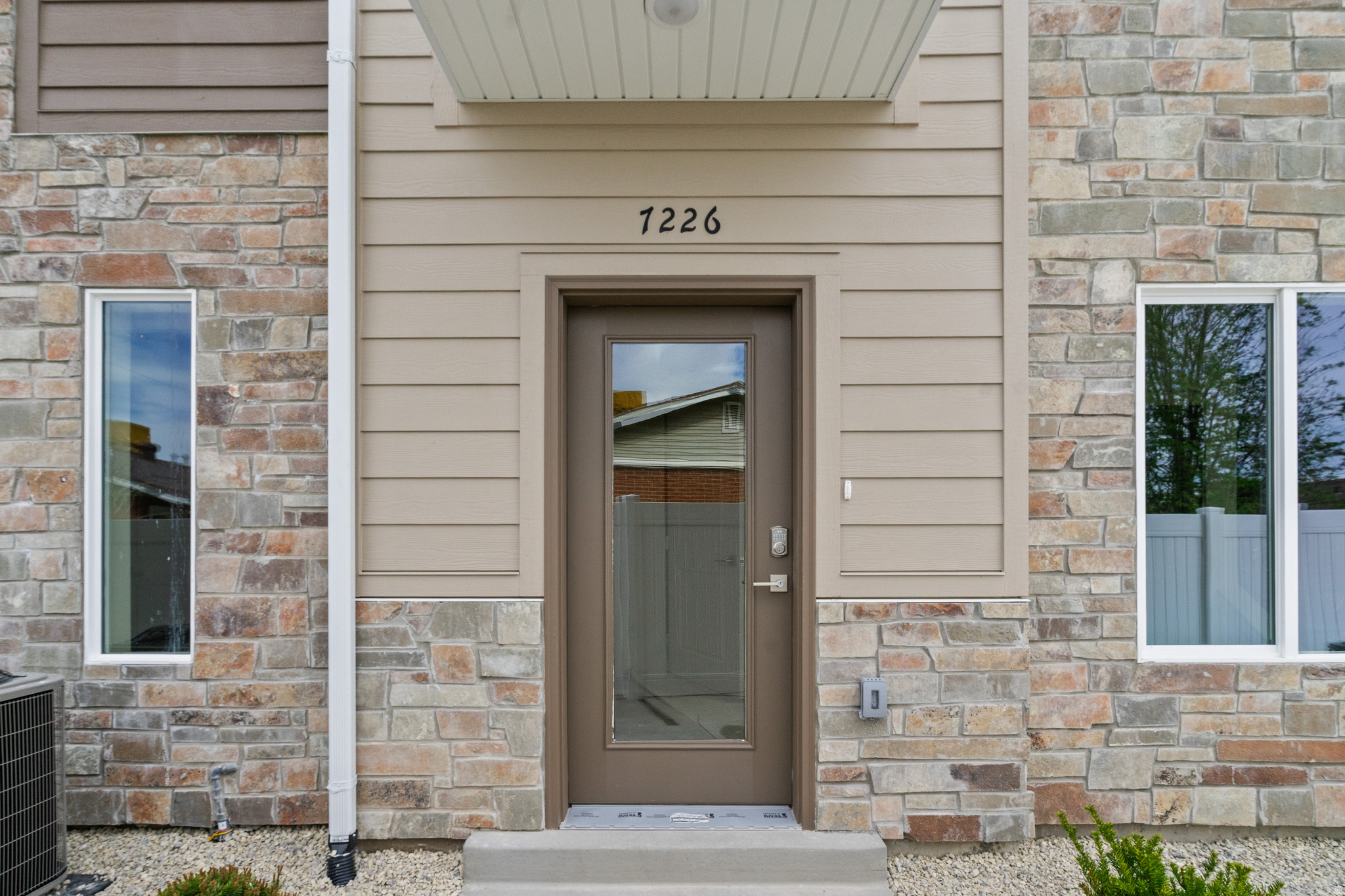 LATITUDE 40 - Residential