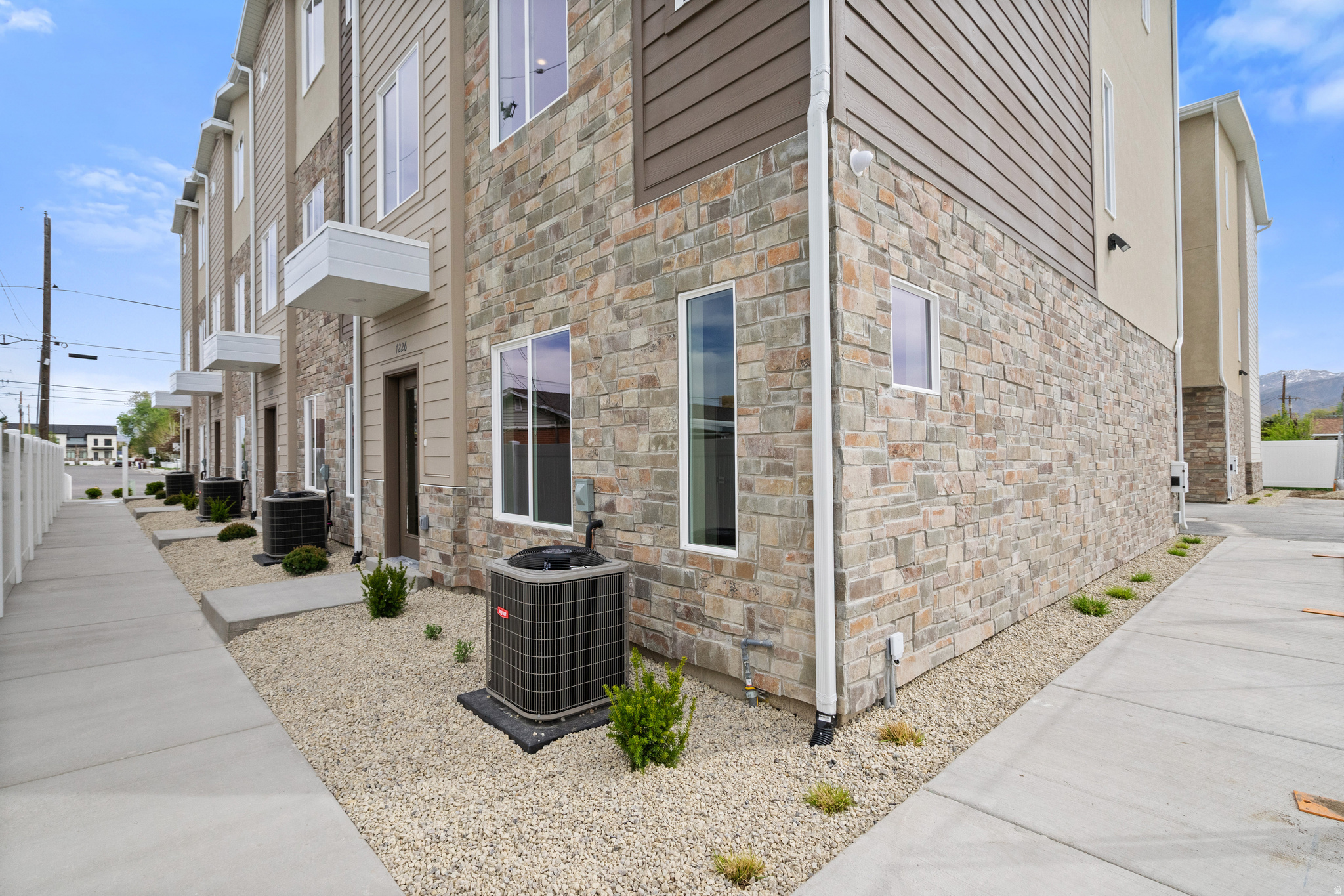 LATITUDE 40 - Residential