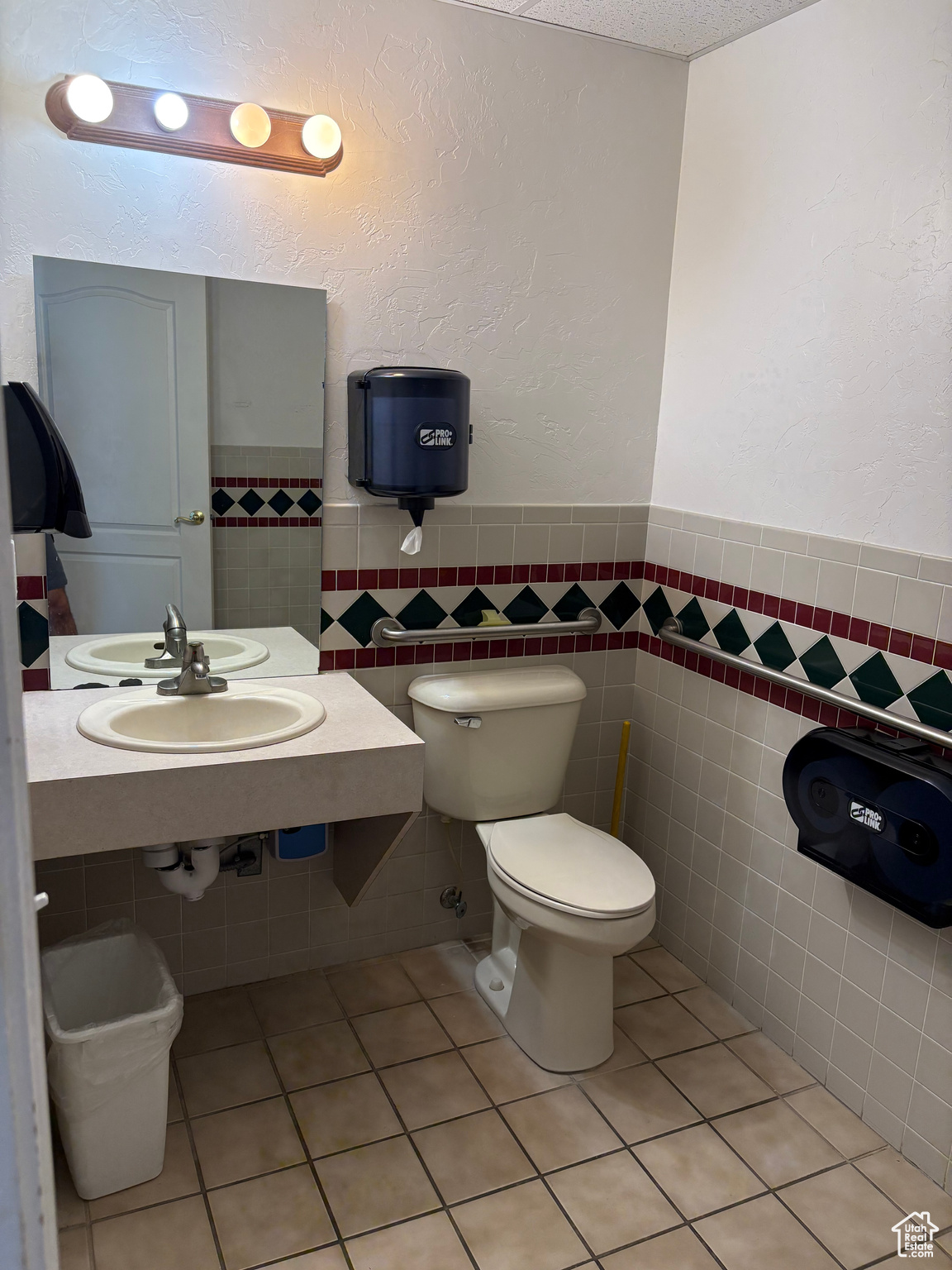 MONROE PROFESSIONAL PLAZA - Commercial Lease