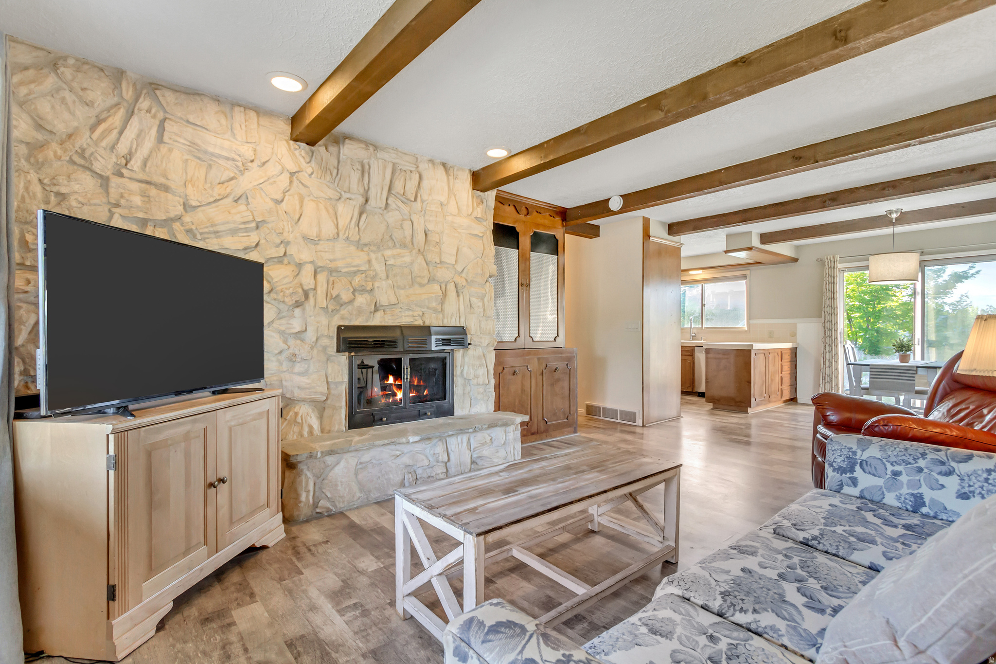 THOMPSON & PACKER - Residential