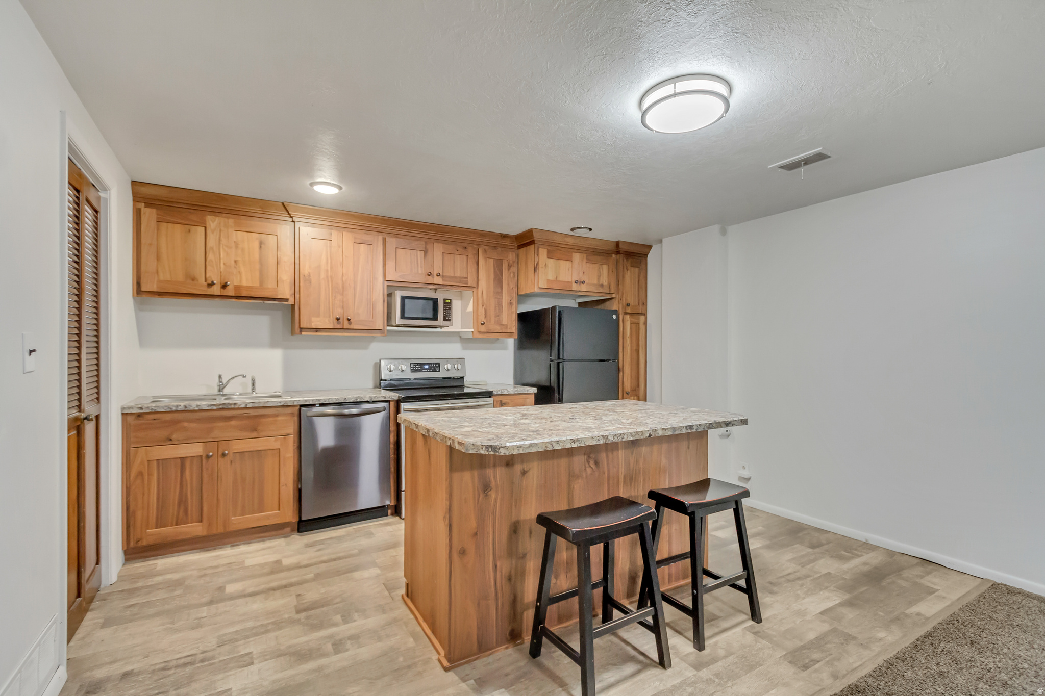 THOMPSON & PACKER - Residential