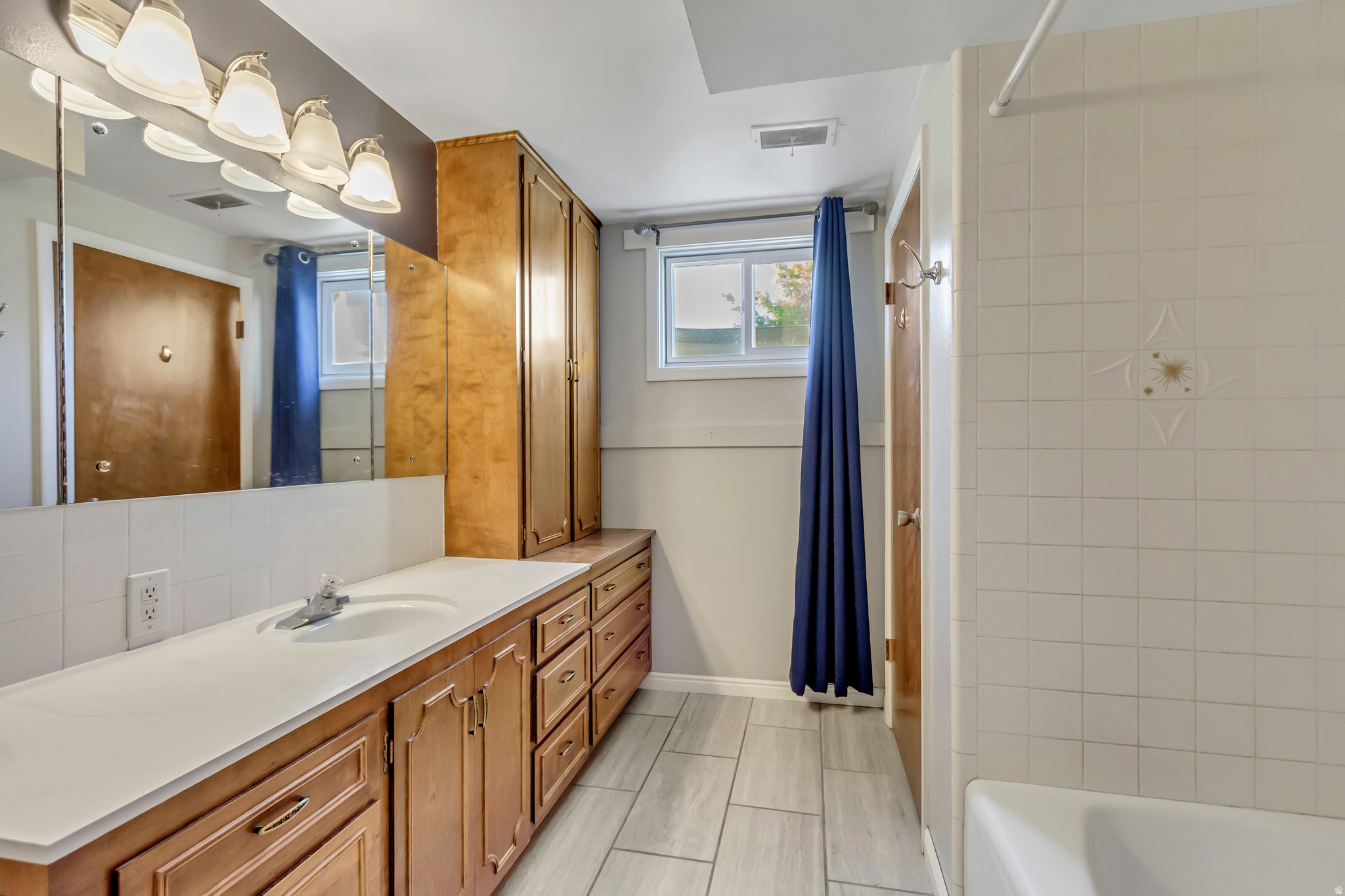 THOMPSON & PACKER - Residential