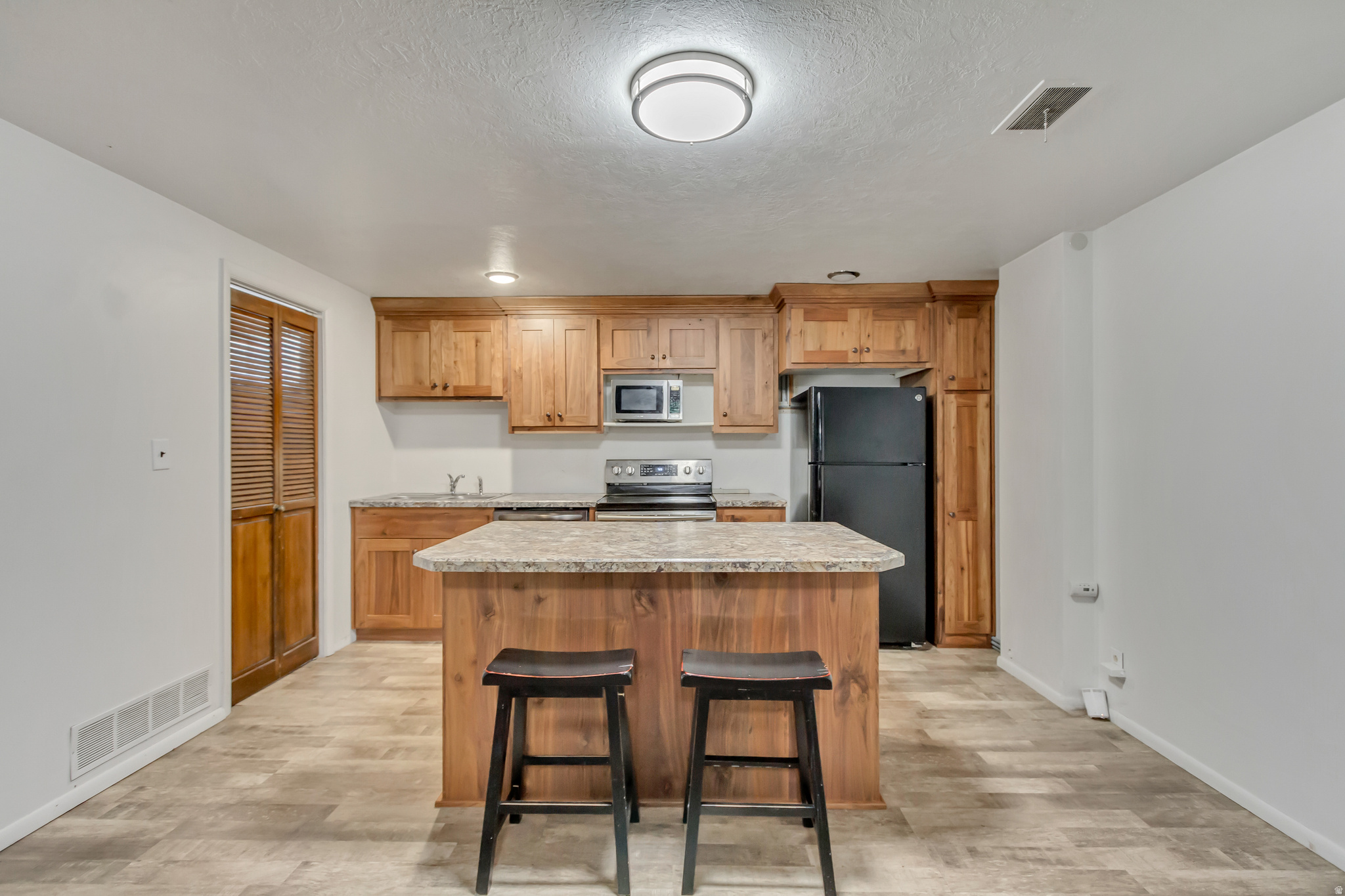 THOMPSON & PACKER - Residential