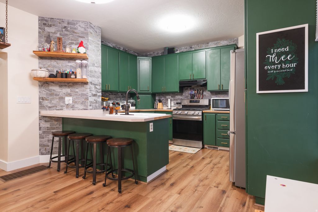 Photo of 105 E 400 N, Nephi, UT 84648 (MLS # 2141755)