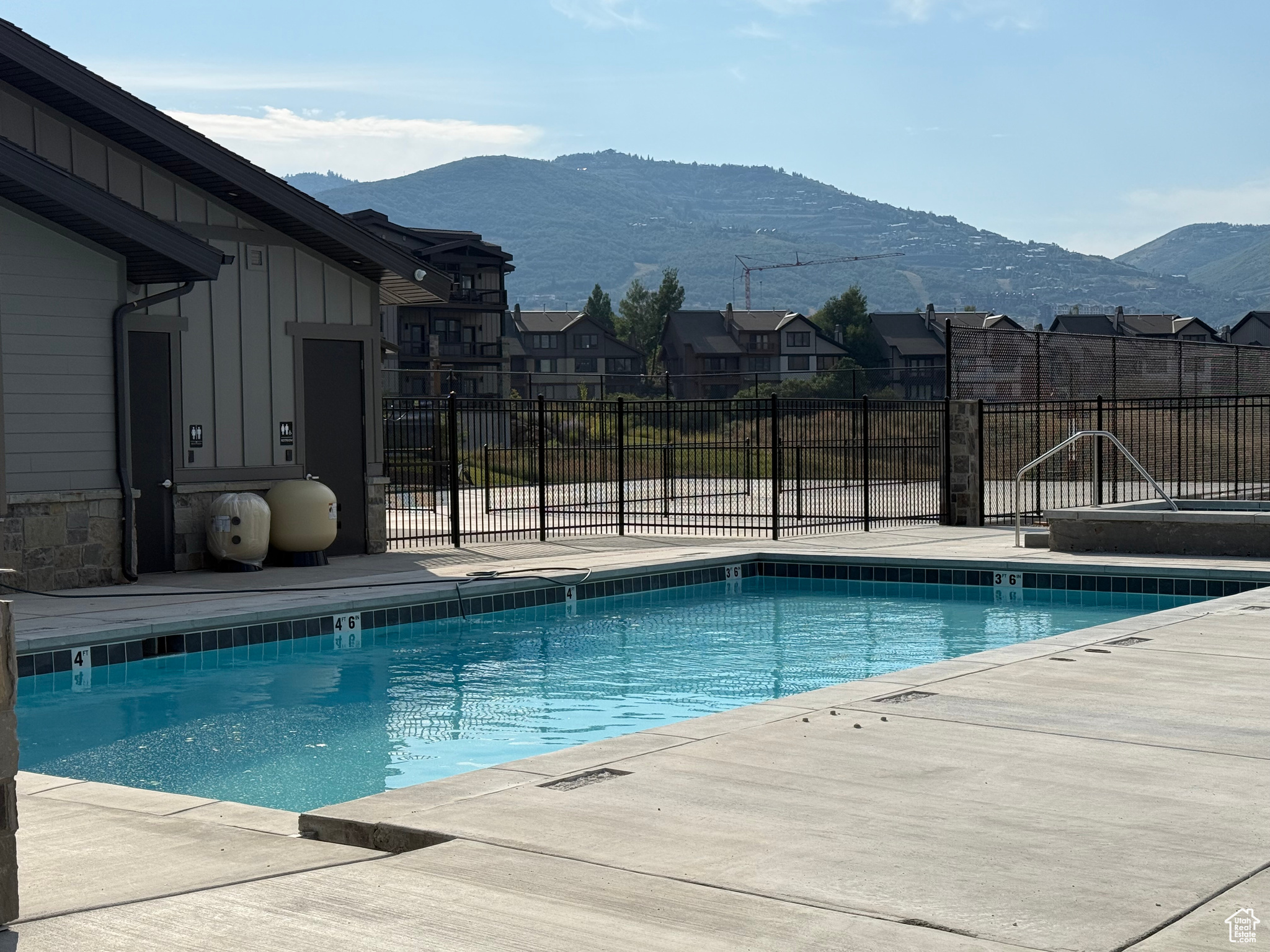 MAYFLOWER LAKESIDE - Residential