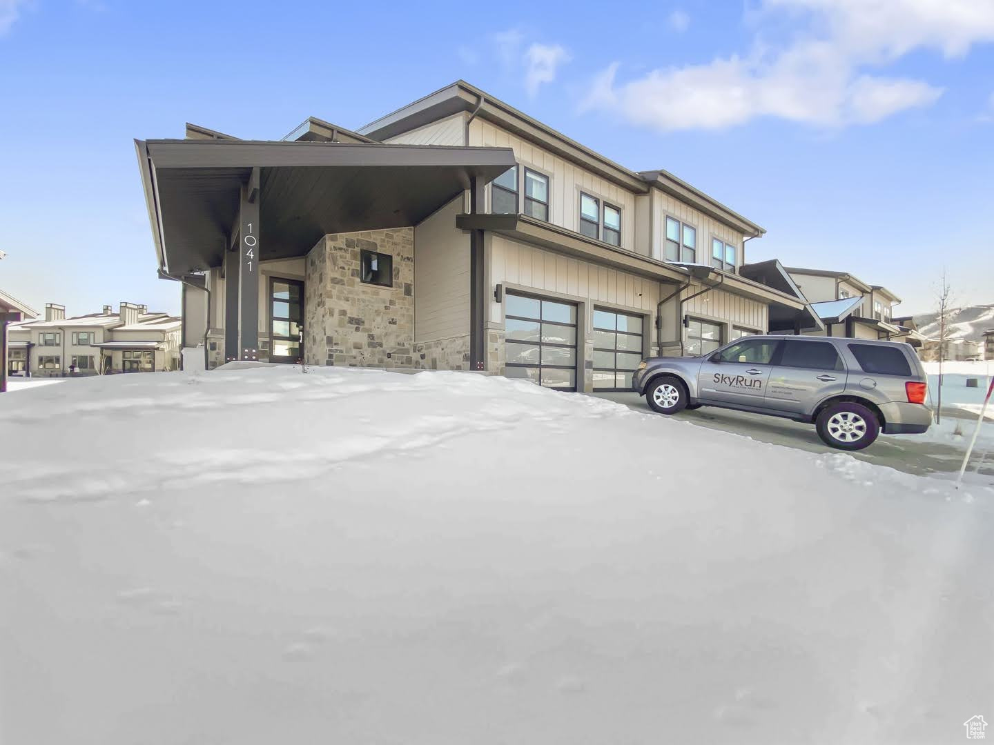 MAYFLOWER LAKESIDE - Residential