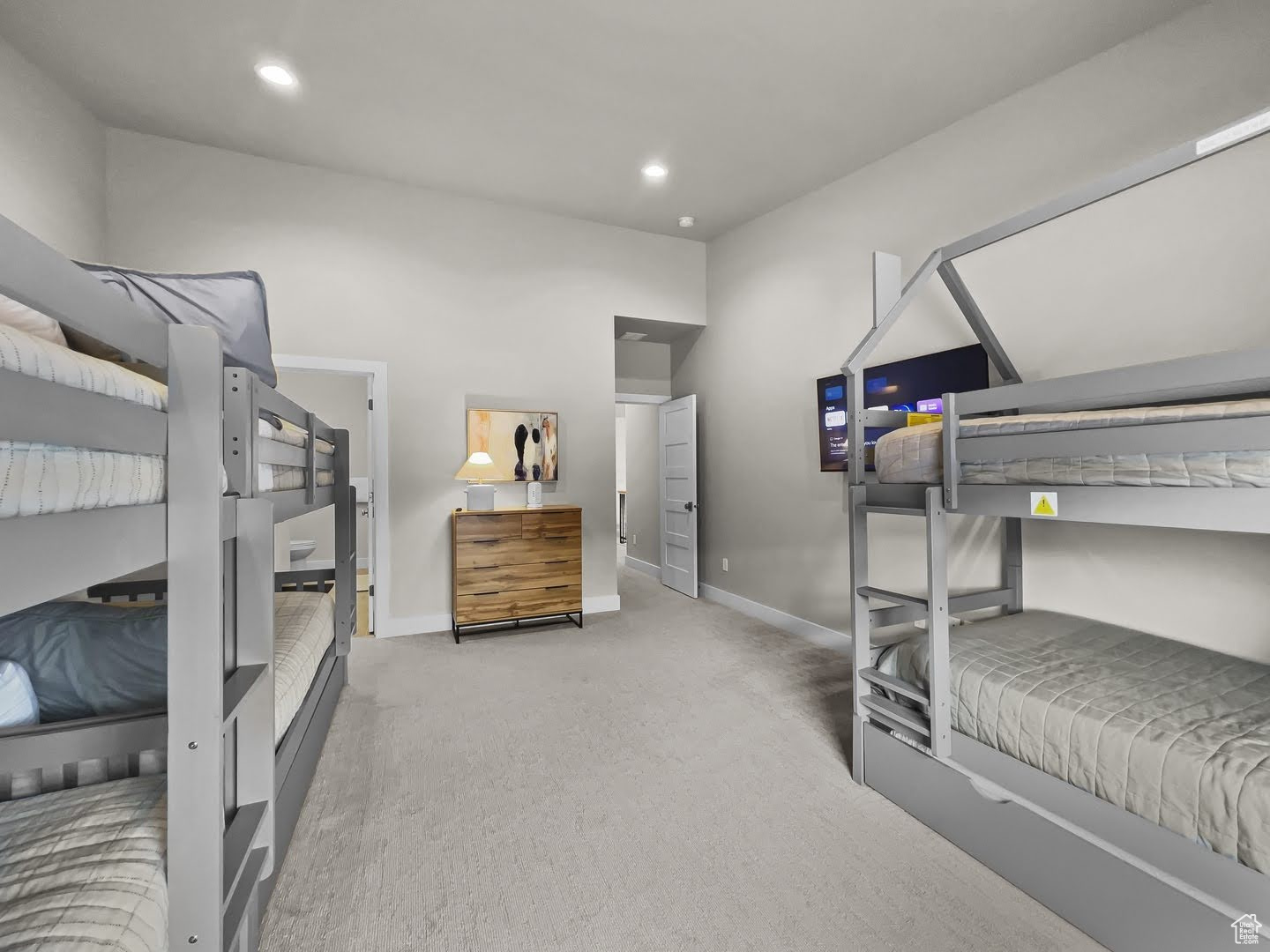 MAYFLOWER LAKESIDE - Residential