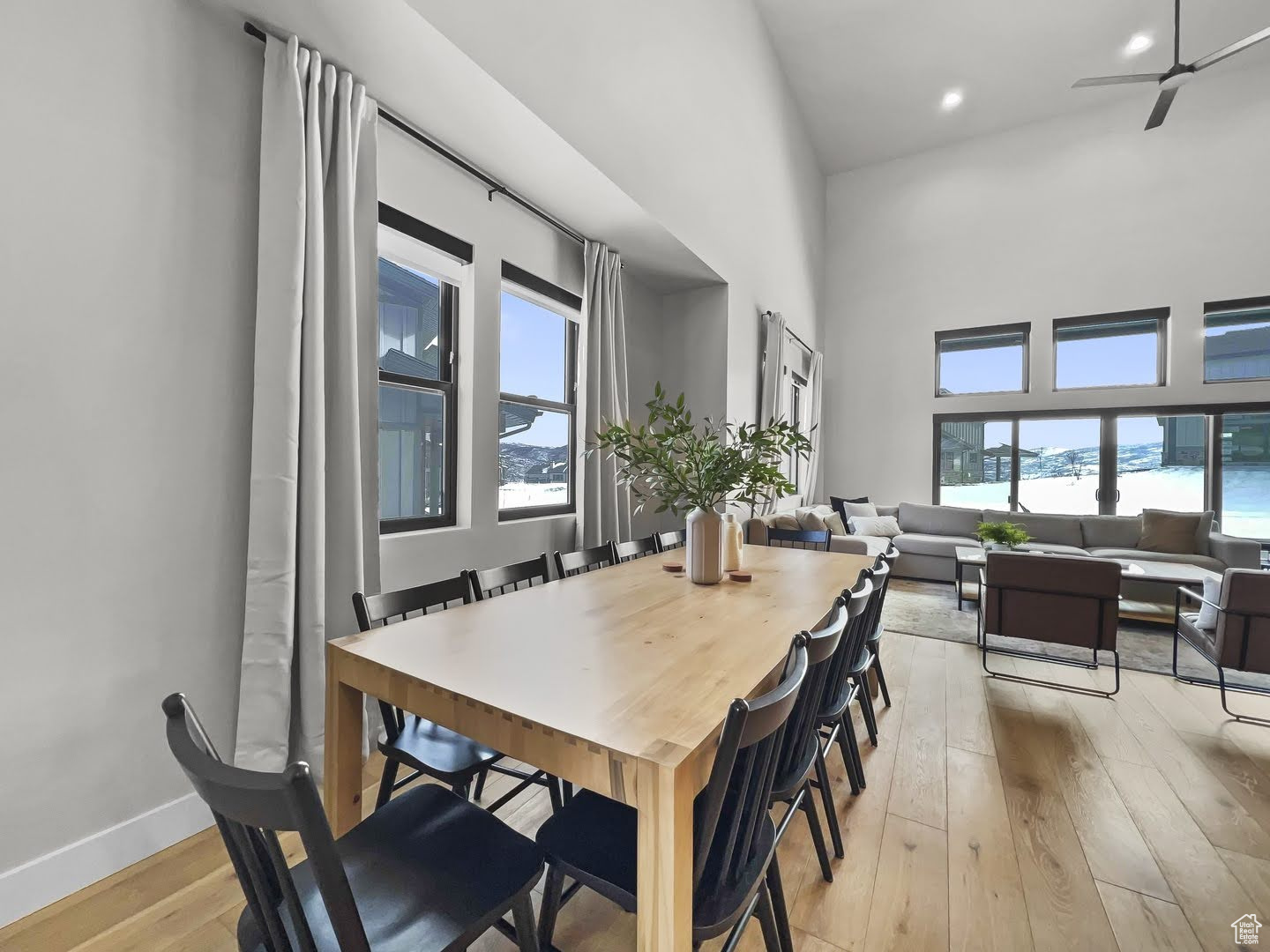 MAYFLOWER LAKESIDE - Residential