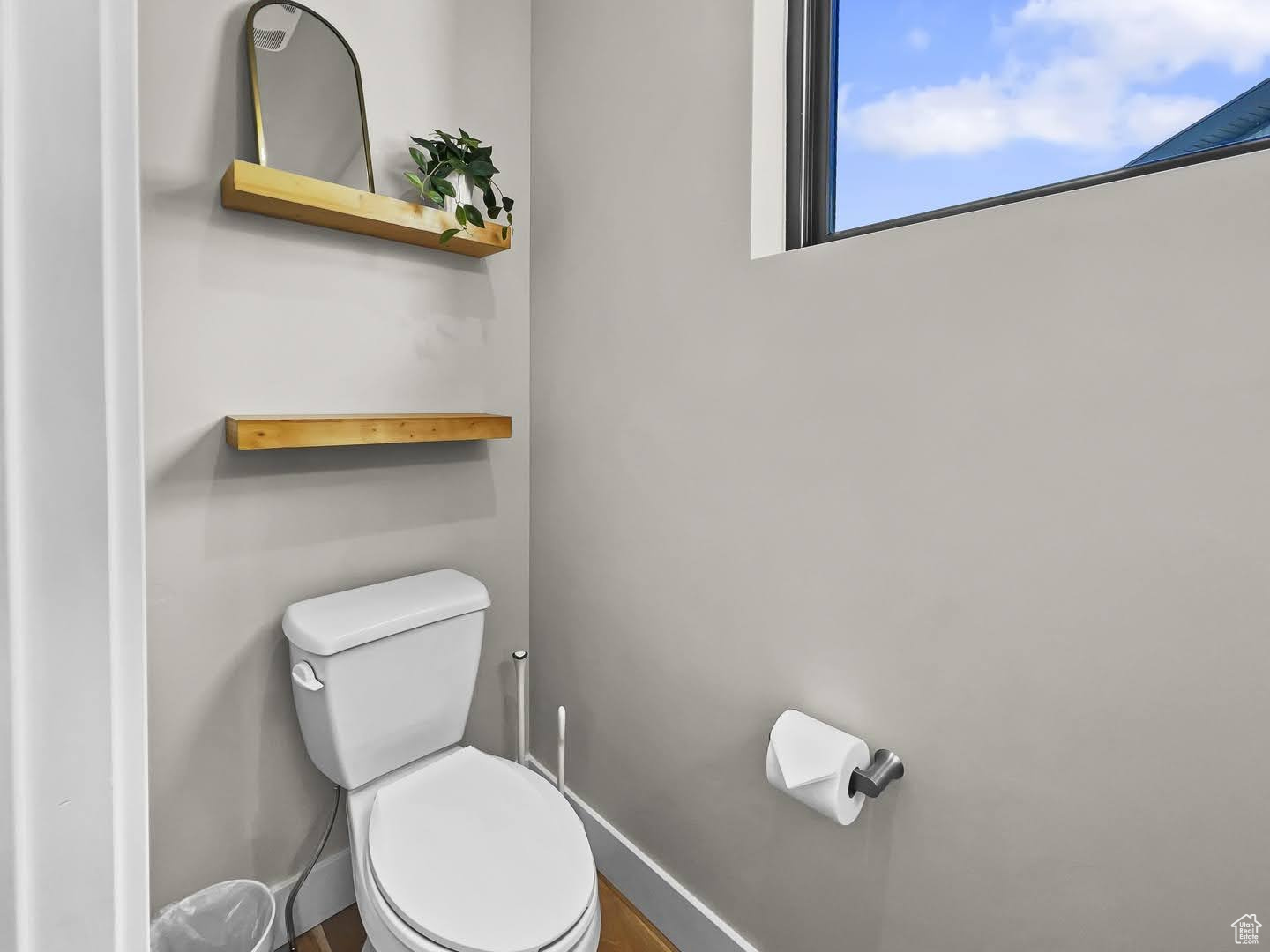 MAYFLOWER LAKESIDE - Residential