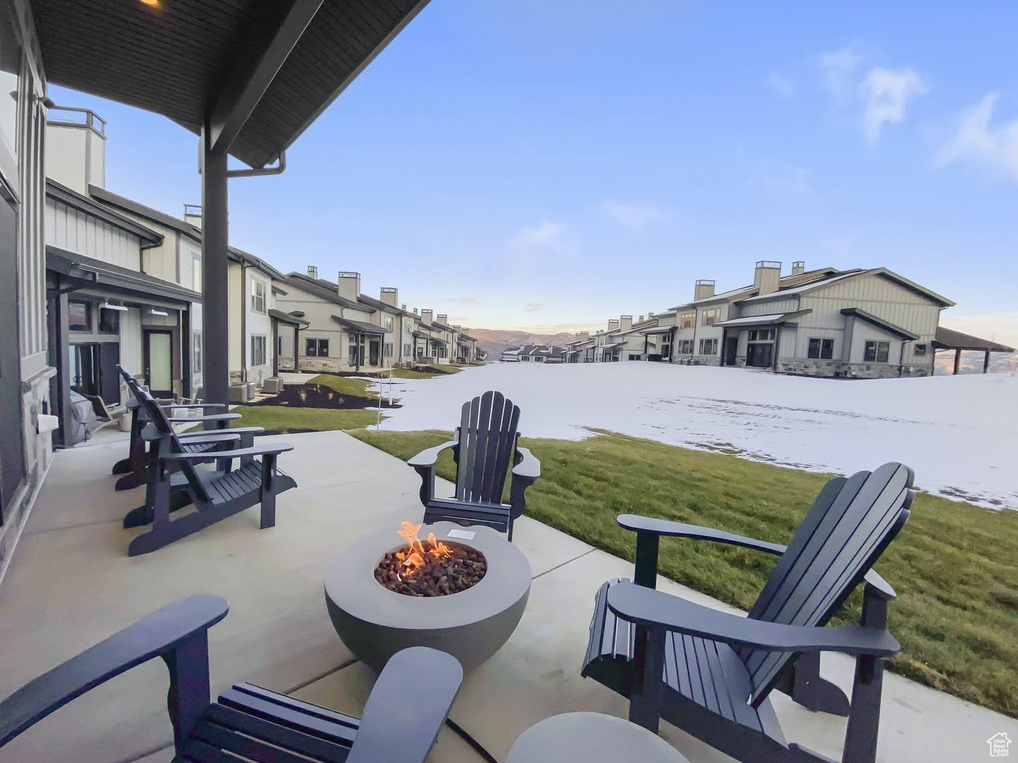 MAYFLOWER LAKESIDE - Residential