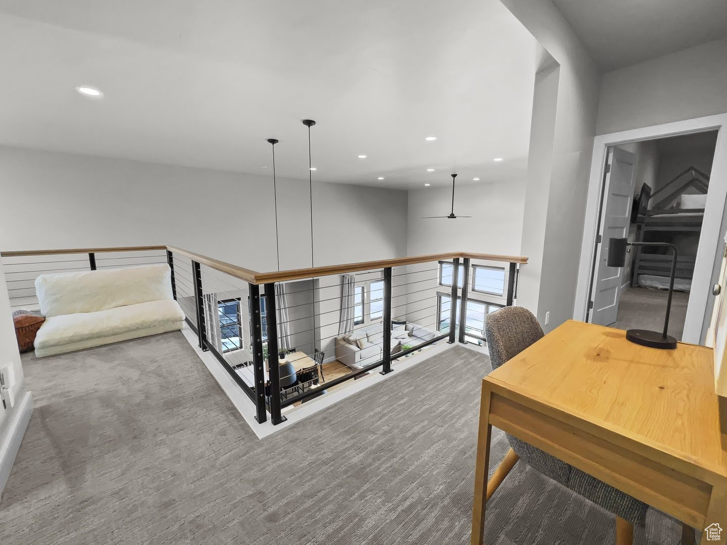 MAYFLOWER LAKESIDE - Residential