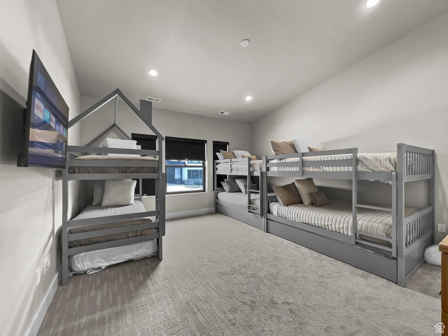 MAYFLOWER LAKESIDE - Residential