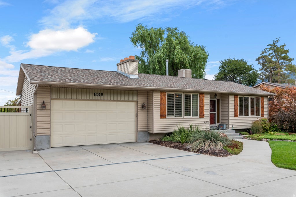 Photo of 835 E CANYON BREEZE LN, Draper, UT 84020 (MLS # 2173402)