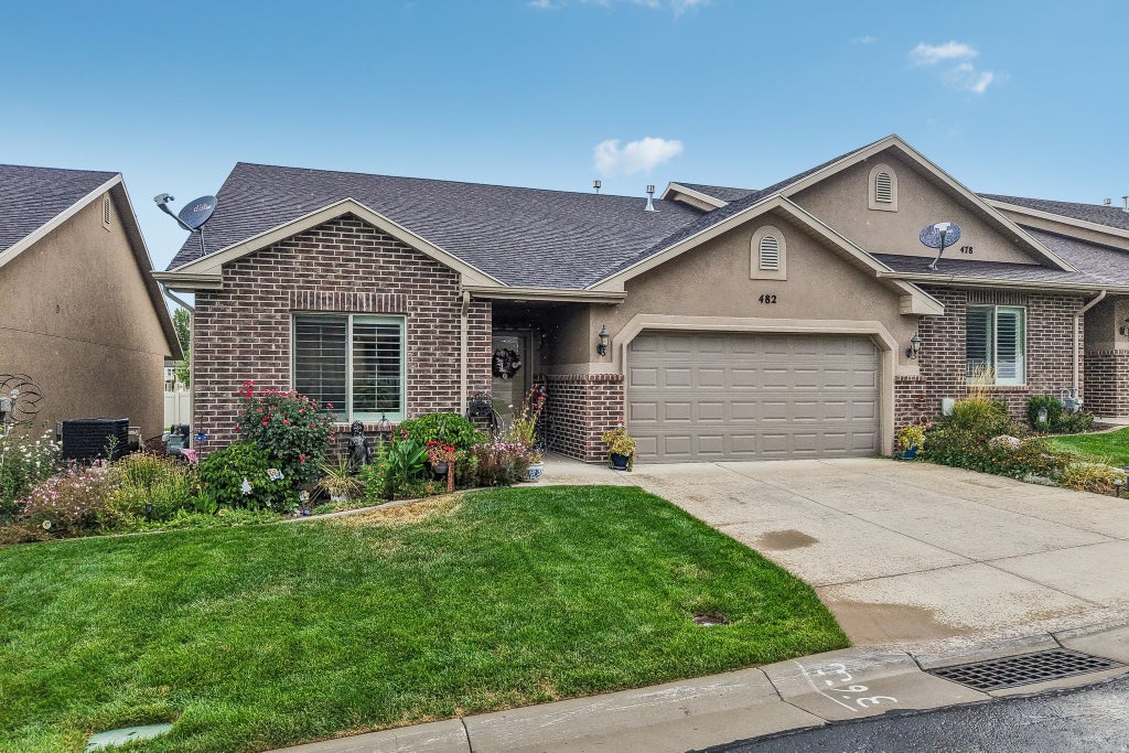 Photo of 482 HYDE PARK LN, Kaysville, UT 84037 (MLS # 2186761)