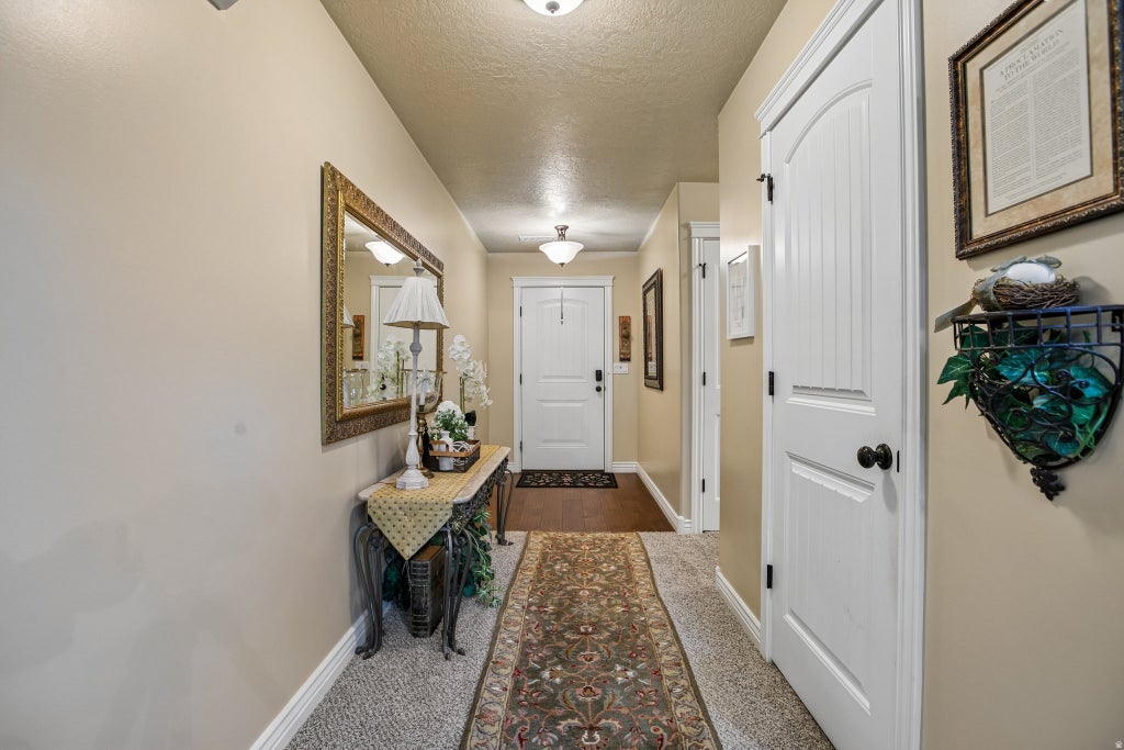 Photo of 482 HYDE PARK LN, Kaysville, UT 84037 (MLS # 2186761)