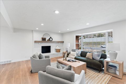 Tiny photo for 717 WOODRIDGE DR, Layton, UT 84040 (MLS # 2157736)