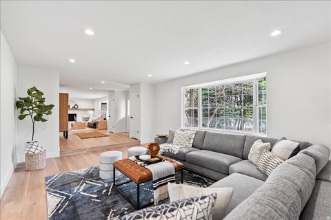 Tiny photo for 717 WOODRIDGE DR, Layton, UT 84040 (MLS # 2157736)