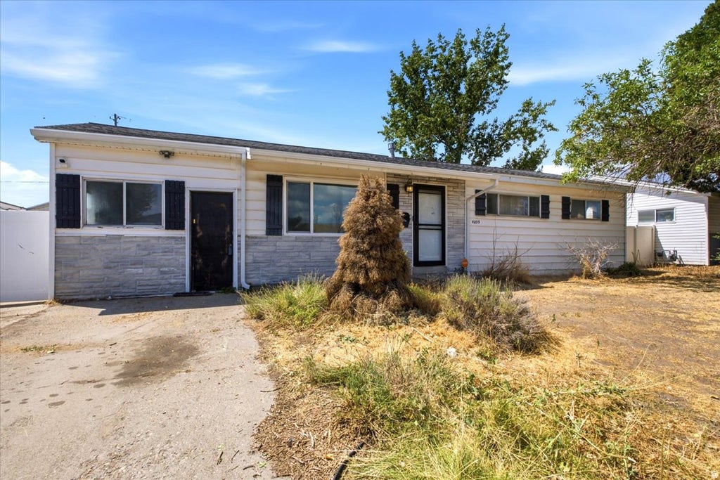Photo of 4095 W 4775 S, Salt Lake City, UT 84118 (MLS # 2174950)