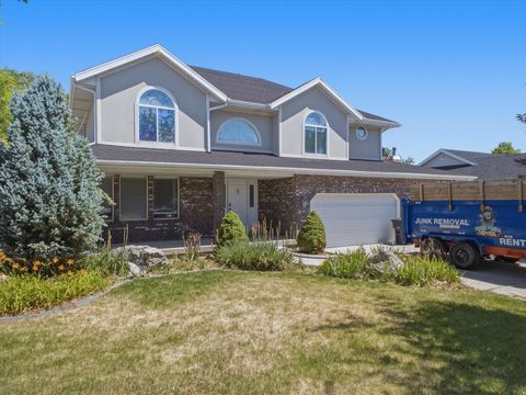 Homes For Sale - 2526 W Windsor Manor Ct<br/> South Jordan, UT 84095