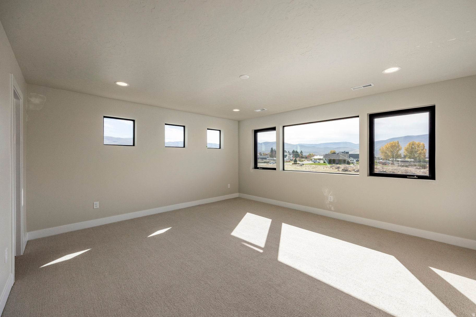 THE CROSSING - Residential