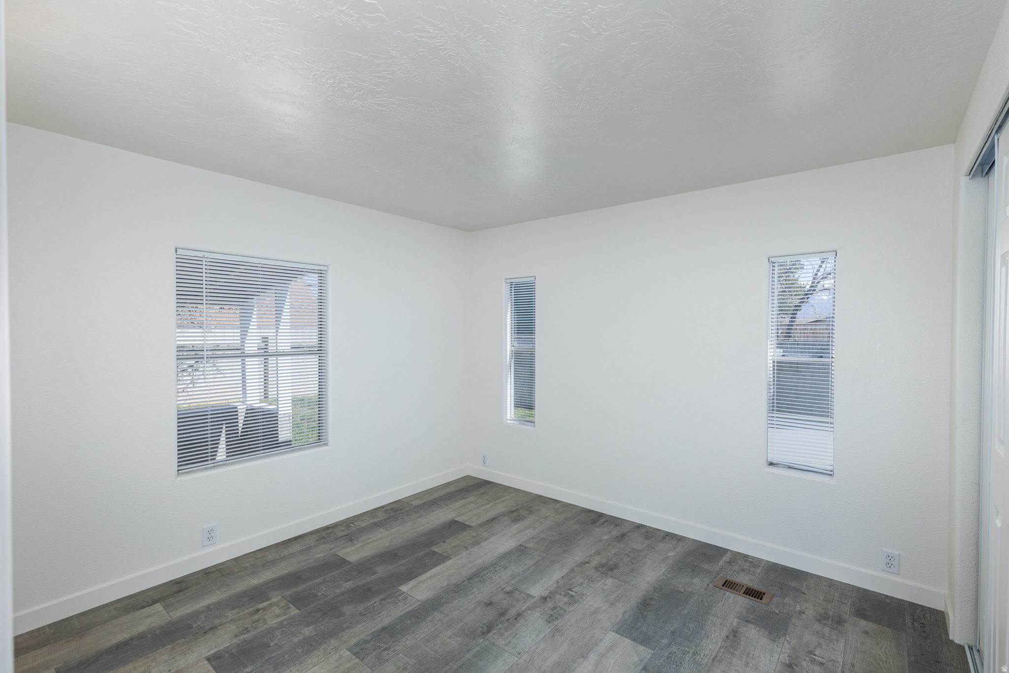 THE COUNTRY SQUIRE S - Residential