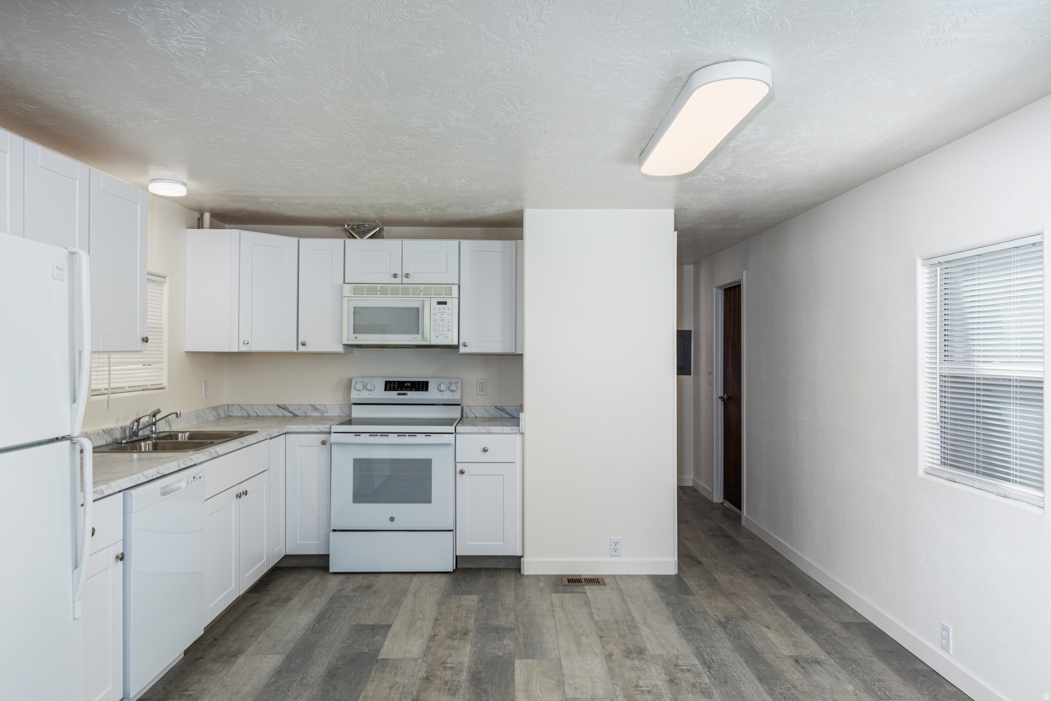 THE COUNTRY SQUIRE S - Residential