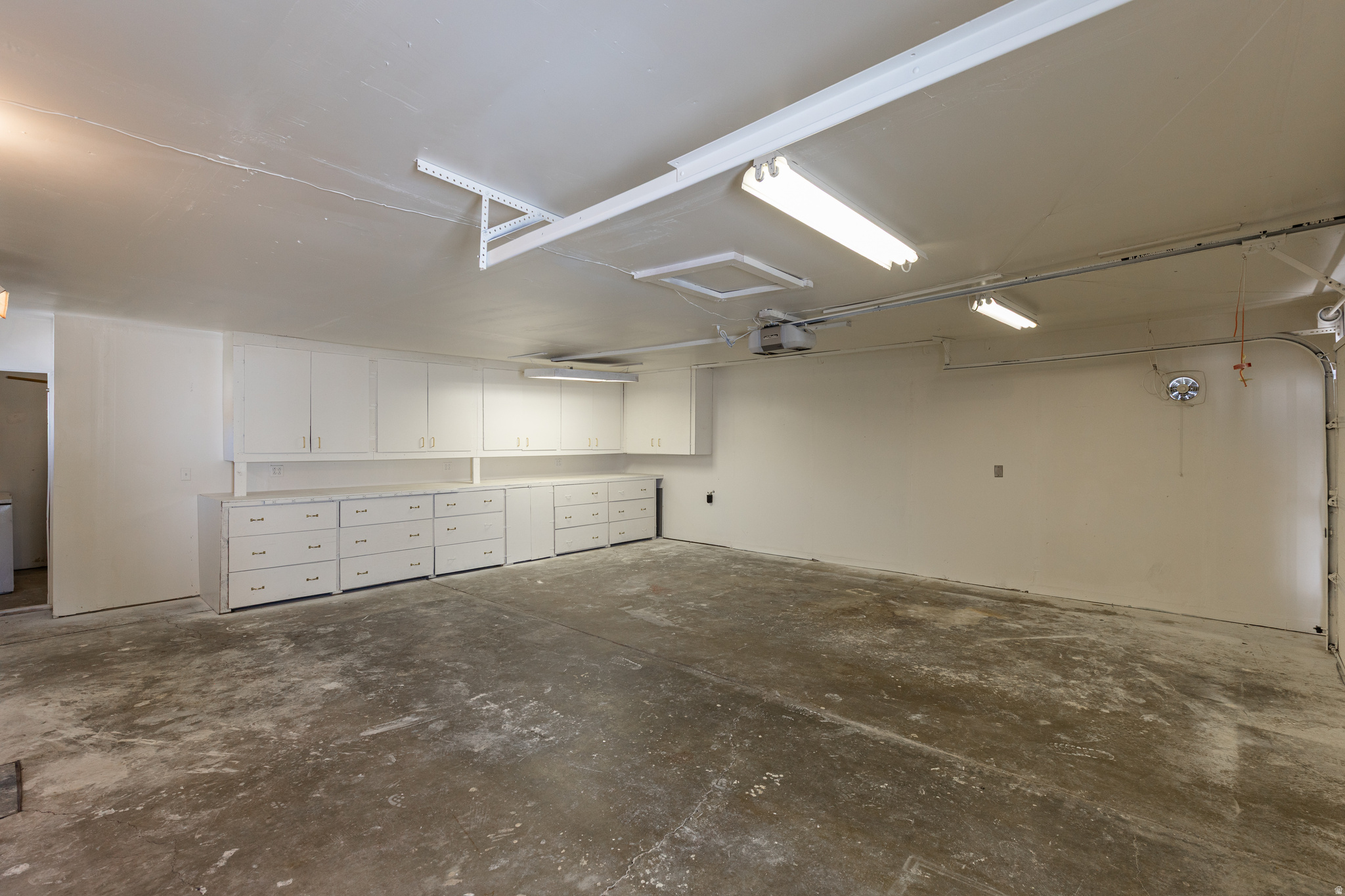 THE COUNTRY SQUIRE S - Residential