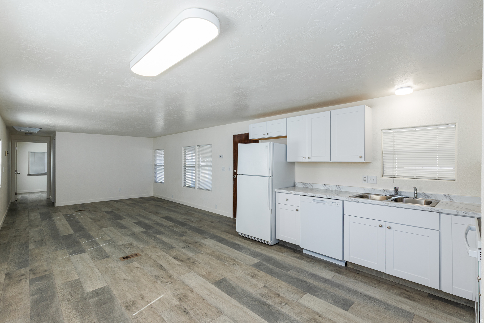 THE COUNTRY SQUIRE S - Residential