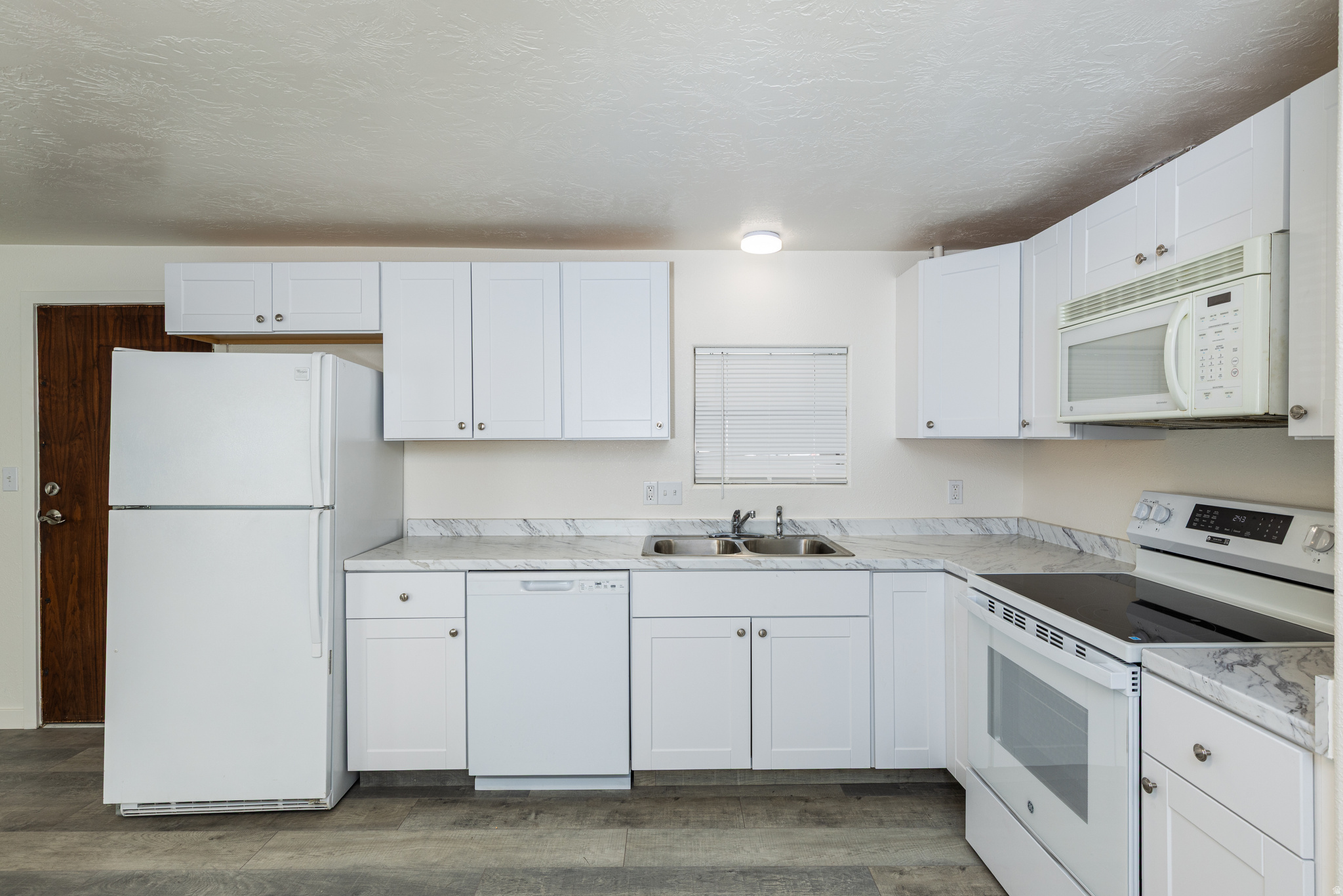 THE COUNTRY SQUIRE S - Residential