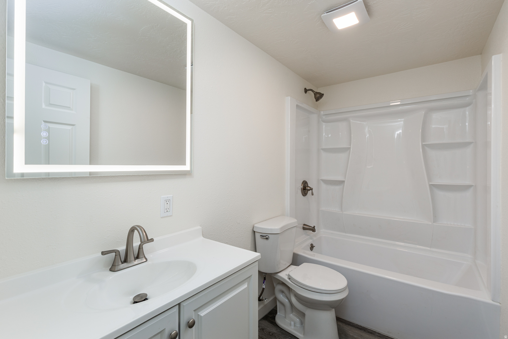 THE COUNTRY SQUIRE S - Residential