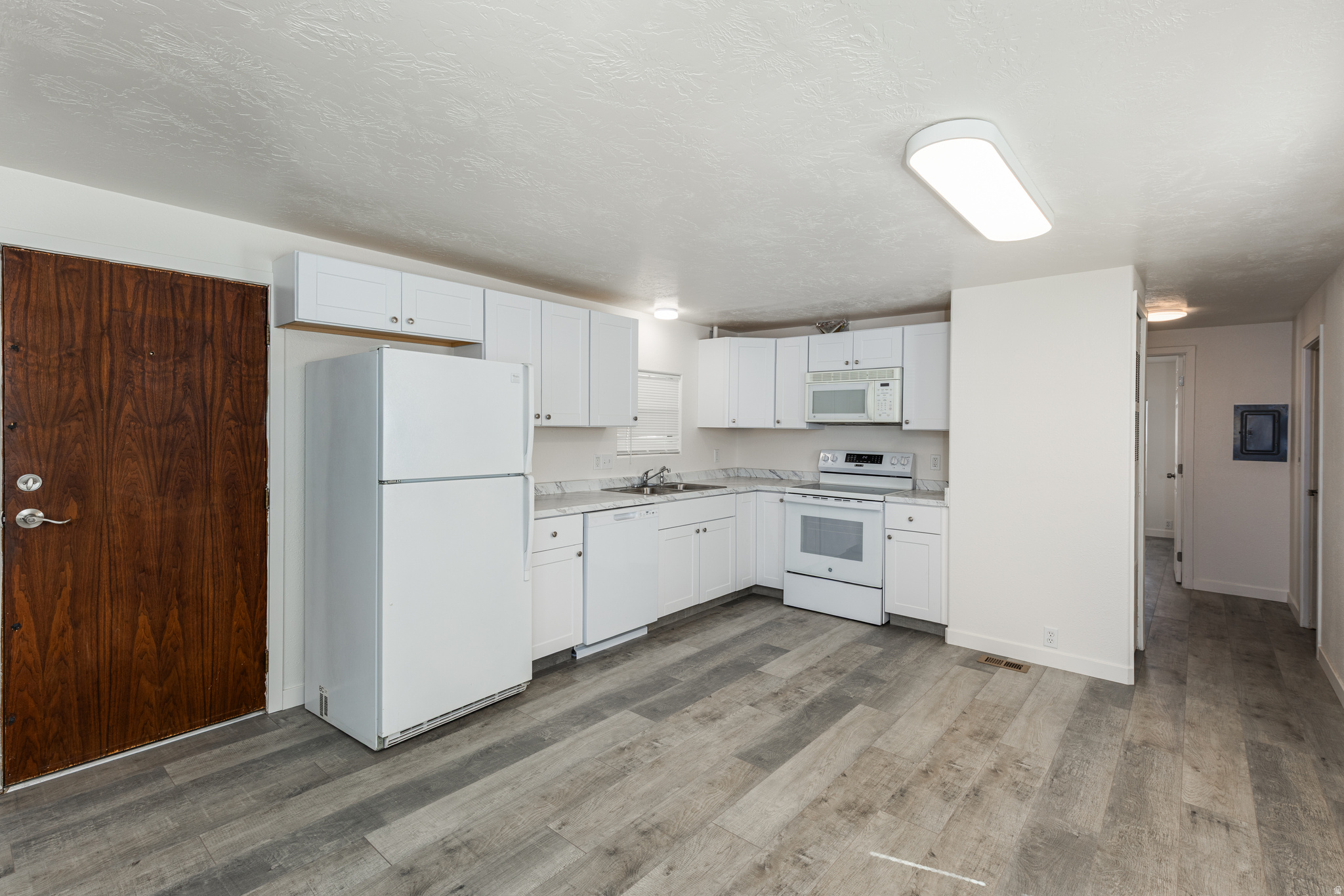 THE COUNTRY SQUIRE S - Residential