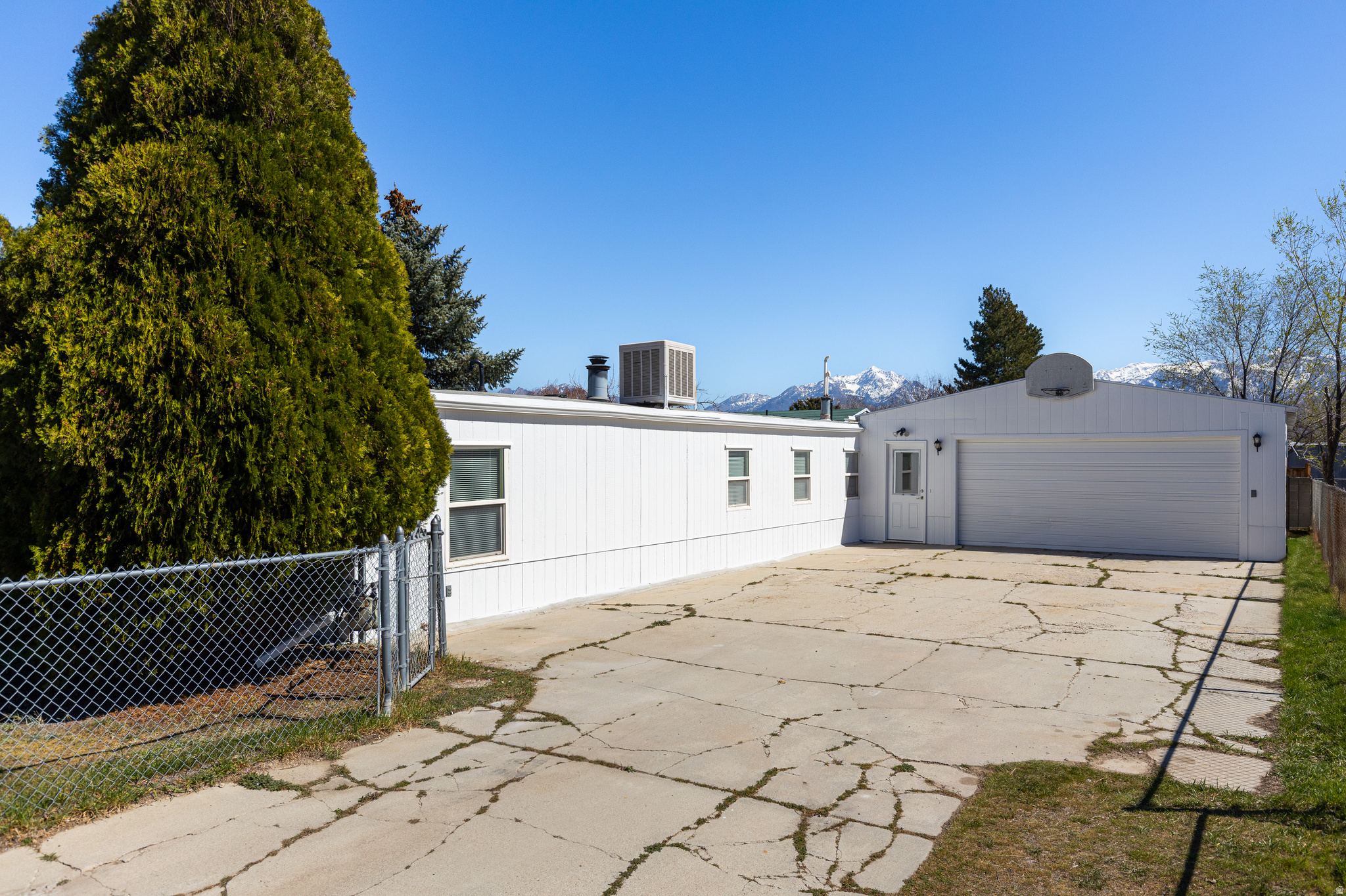 THE COUNTRY SQUIRE S - Residential