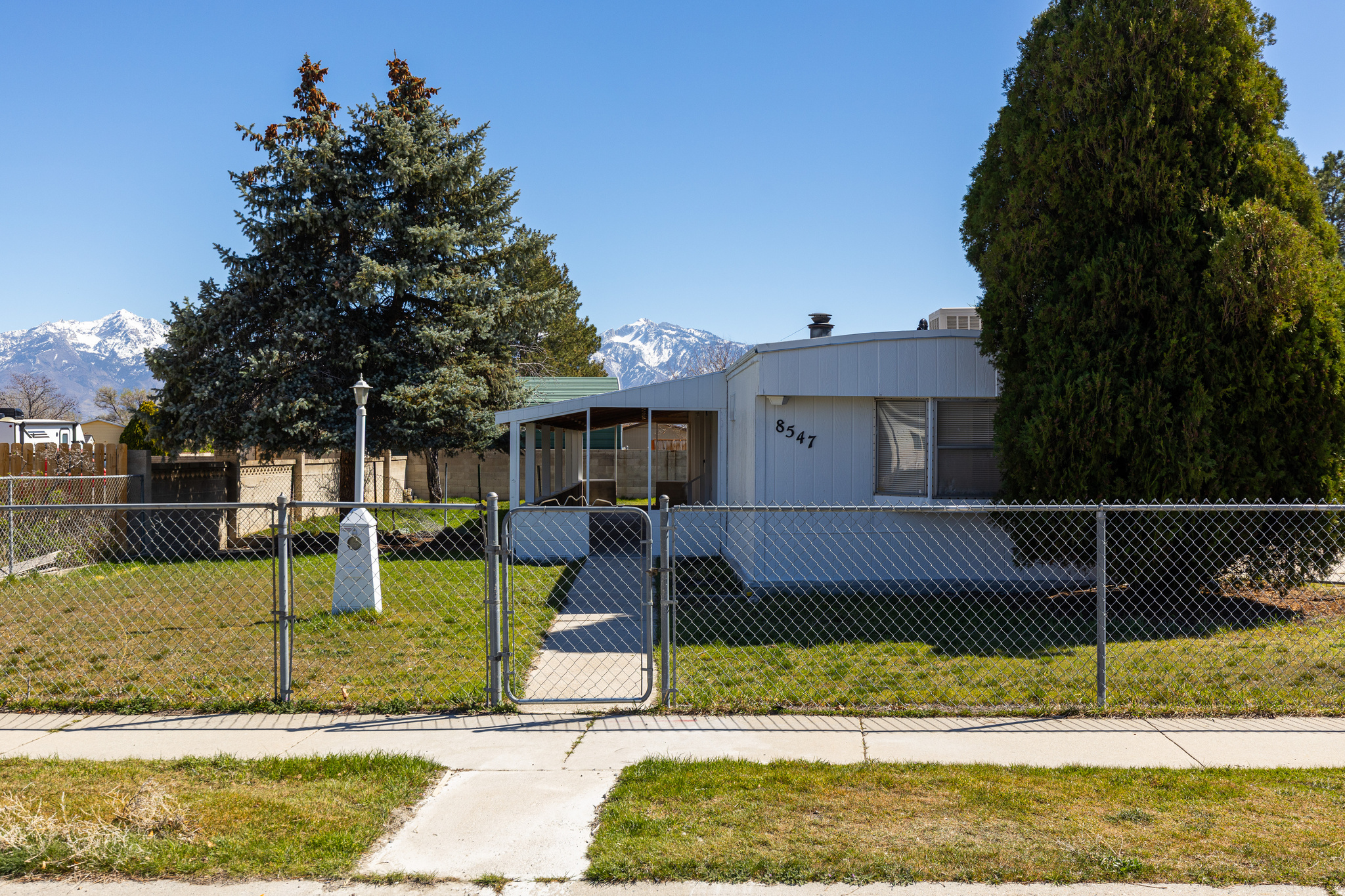 THE COUNTRY SQUIRE S - Residential