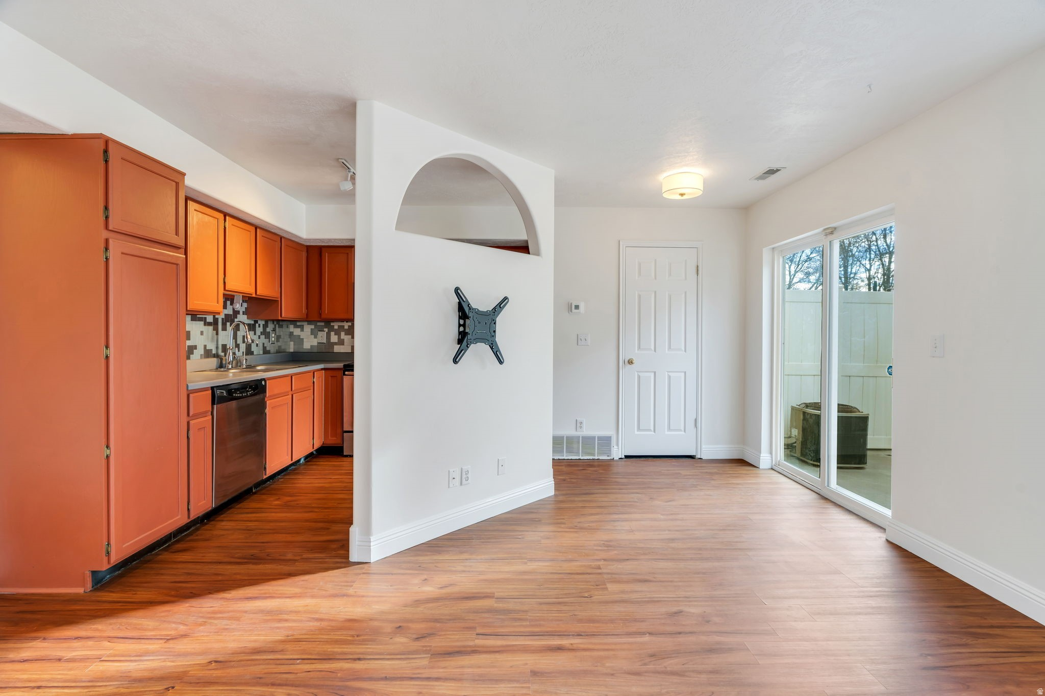 TUSCANY TOWNHOMES PHASE 1 CONDO - Residential