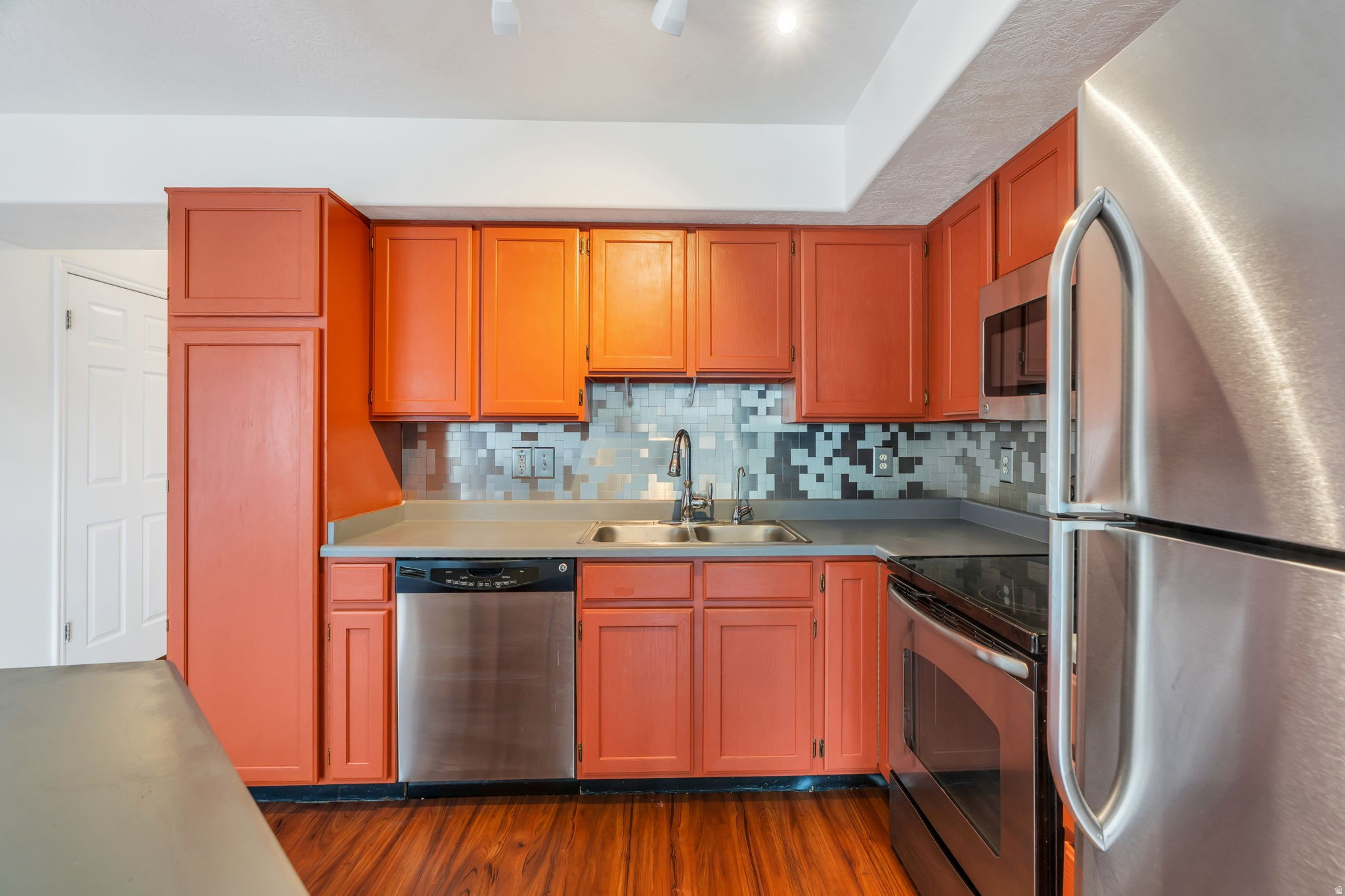 TUSCANY TOWNHOMES PHASE 1 CONDO - Residential