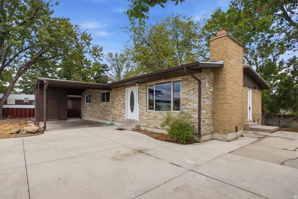 Photo of 439 E WINCHESTER ST, Murray, UT 84107 (MLS # 2179037)