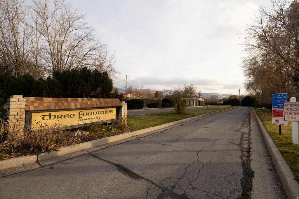 Photo of 323 S PEACH LN, Bountiful, UT 84010 (MLS # 2126873)