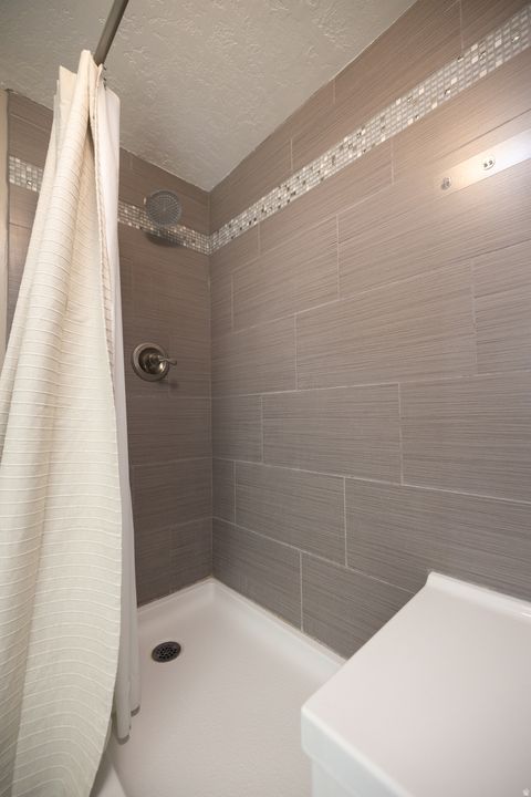 Tiny photo for 323 S PEACH LN, Bountiful, UT 84010 (MLS # 2126873)