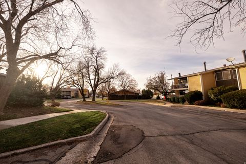 Tiny photo for 323 S PEACH LN, Bountiful, UT 84010 (MLS # 2126873)